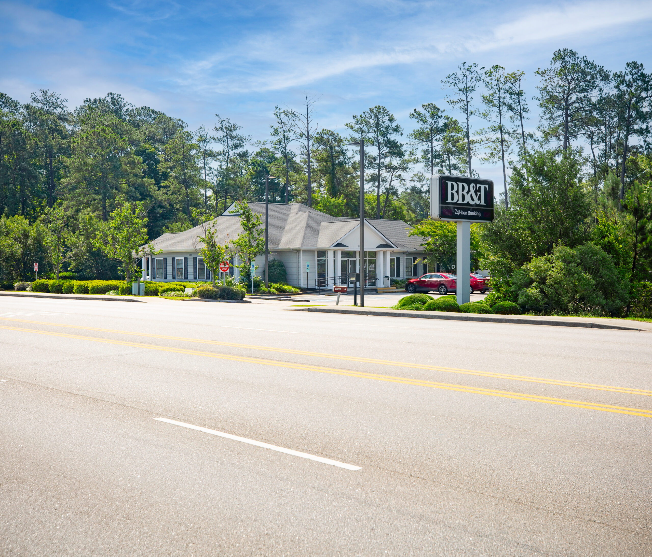 roadside view of the BB&T Now Truist bank